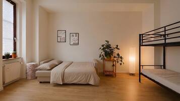 2 bedrooms, iron/ironing board, free WiFi, bed sheets