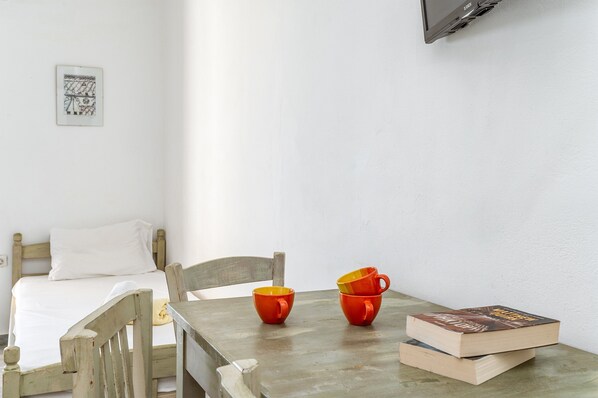 1 bedroom, free WiFi, bed sheets