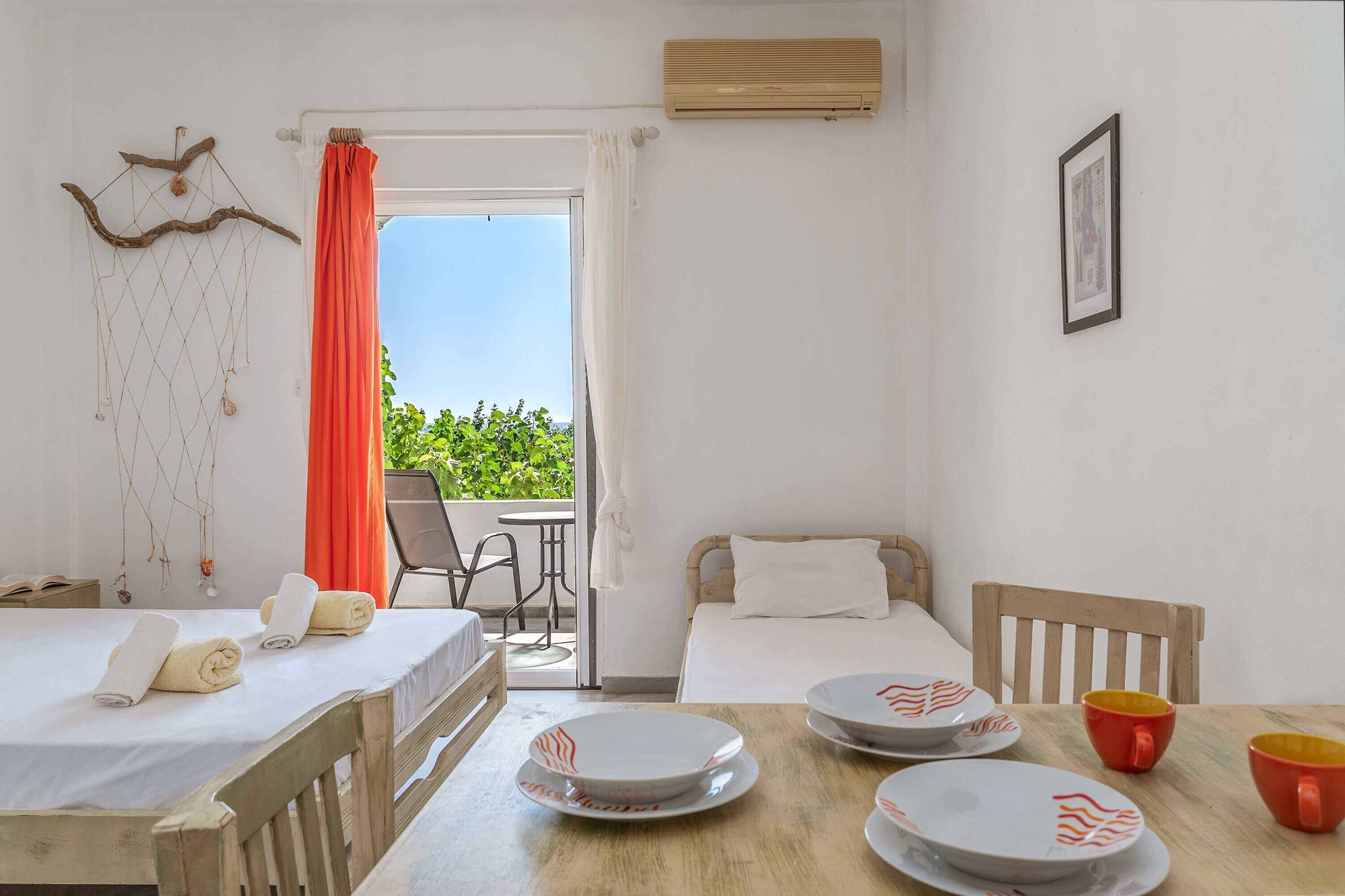 1 bedroom, desk, free WiFi, bed sheets