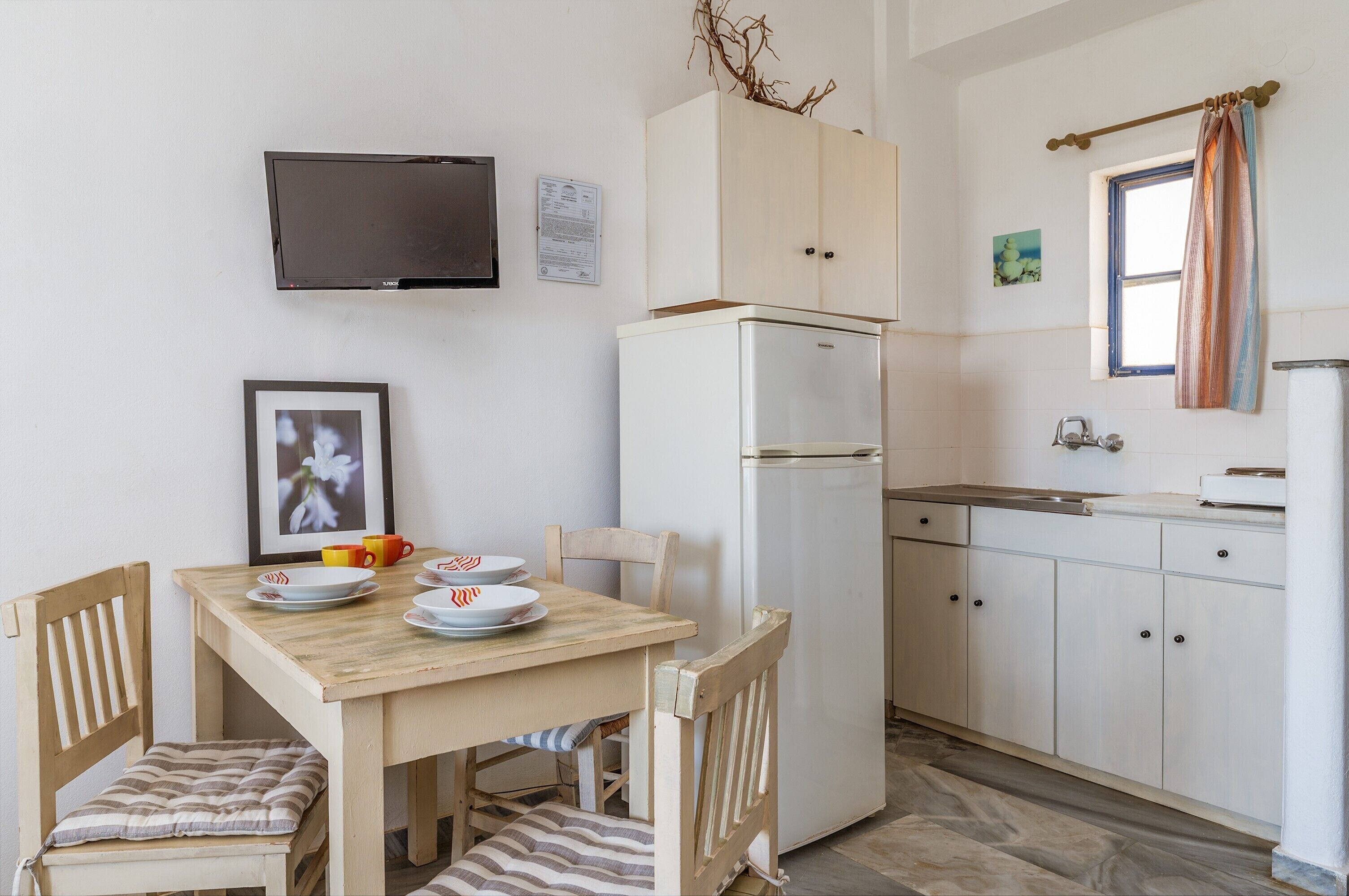 Frigorifero, piano cottura, pentole/stoviglie/utensili