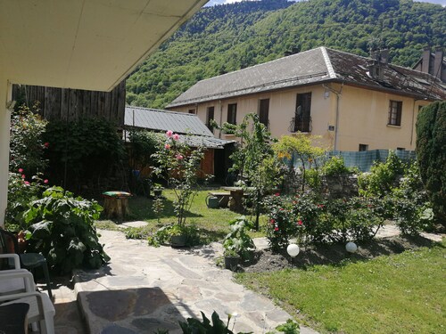 Ferienhaus "Les Rosiers" mit Gemeinschaftsgarten und WLAN