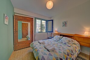 1 bedroom, free WiFi, bed sheets