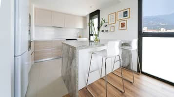 Fridge, microwave, oven, stovetop