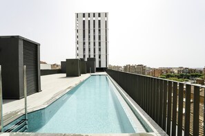 Pool - Vacation Apartment "Sunsets & Pool in Barcelona" with Balcony, Shared Pool & Wi-Fi (Cornellà de Llobregat)