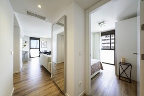 2 bedrooms, iron/ironing board, free WiFi, wheelchair access - Vacation Apartment "Sunsets & Pool in Barcelona" with Balcony, Shared Pool & Wi-Fi (Cornellà de Llobregat)