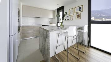 Refrigerador, microondas, horno y parrilla de estufa