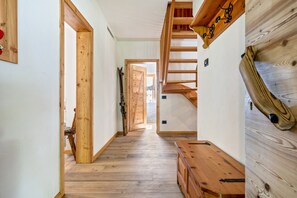 المنشأة من الداخل