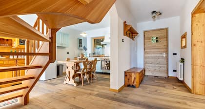 Chalet 'Baita Cisina' mit Bergblick, privater Terrasse und WLAN