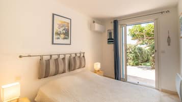 3 bedrooms, iron/ironing board, free WiFi, wheelchair access