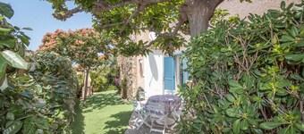Apartment 'T4 Marine Sant'ambroggio' with Private Garden, Wi-Fi and Air Conditioning