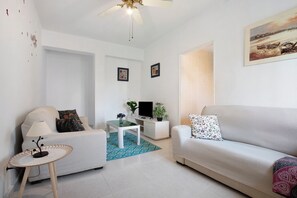 TV - Apartment 'Prealsa Benalmádena' with Sea View, Shared Pool and Private Terrace (Benalmádena)