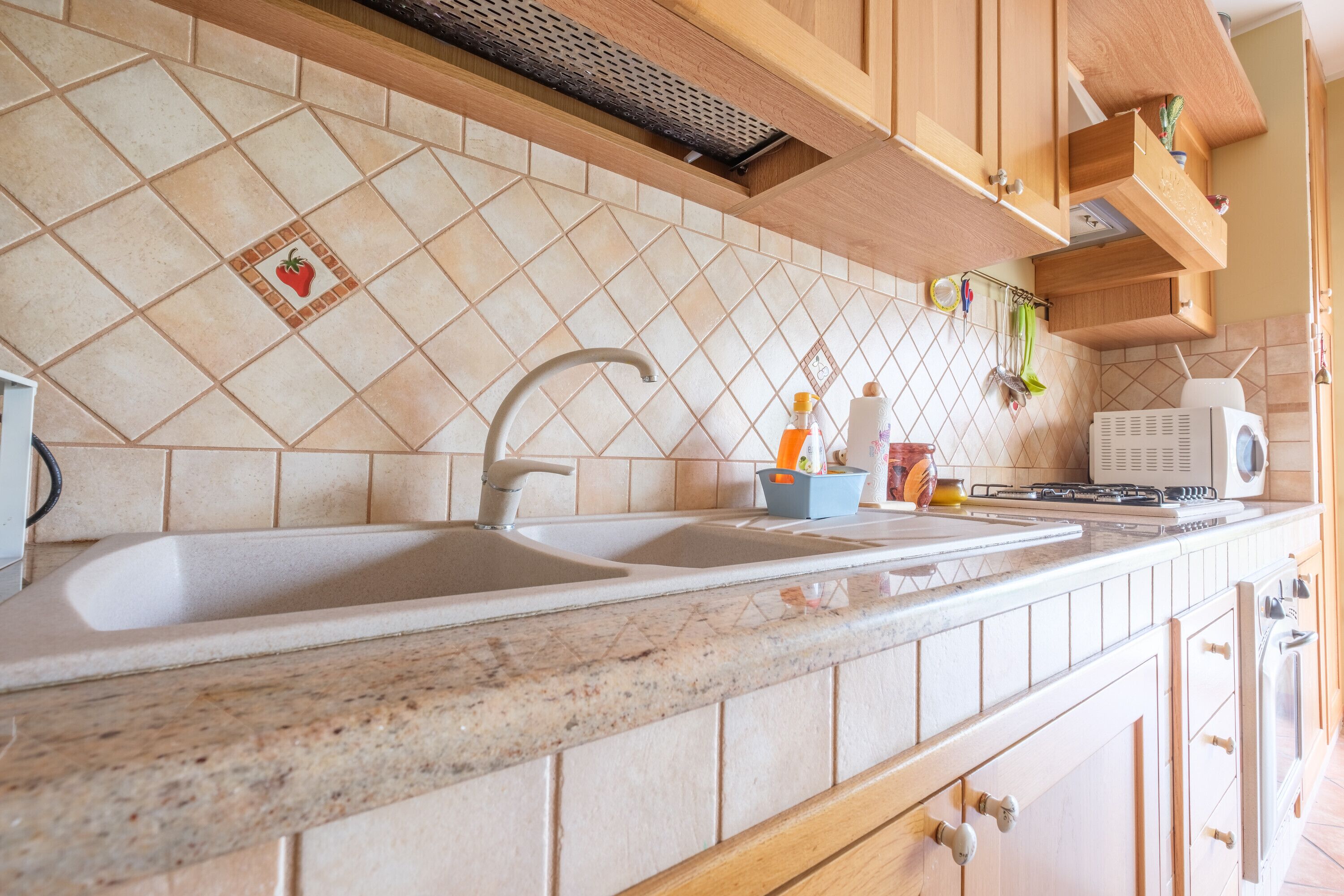 Kühlschrank, Mikrowelle, Herdplatte, Geschirrspüler