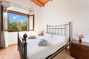 3 عدّة غرف نوم وواي فاي مجانًا وملاءات أسرّة