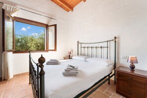 3 bedrooms, free WiFi, bed sheets