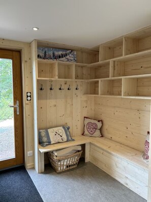 Interior - Chalet "Entierement Rénové au Calme" with Mountain View, Private Terrace & Wi-Fi (Le Tholy)