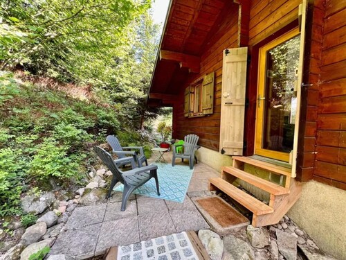 Chalet "Entierement Rénové au Calme" mit Bergblick, privater Terrasse und WLAN
