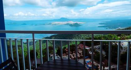 Deluxe Family room in Tagaytay with Taal lake view