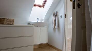 Douche, serviettes fournies