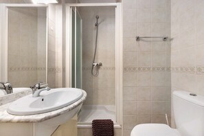 Bathtub, hair dryer, towels - Apartment "Caravela" with Balcony & Wi-Fi (Lagos)