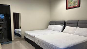 Family House | 8 bedrooms, blackout curtains, bed sheets