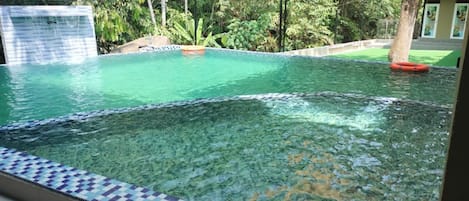 Kolam renang terbuka 