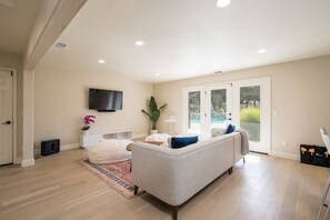 Smart TV, futbolito, tenis de mesa y estéreo 