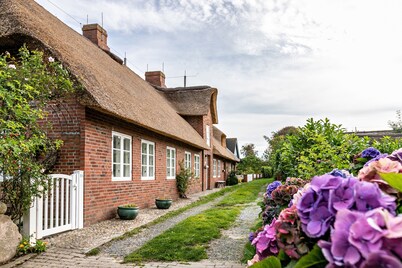 Holiday Home 'Skriiwers Hüüs' with Private Terrace and Wi-Fi
