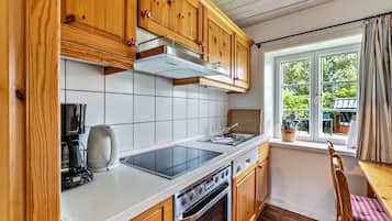 Kylskåp, ugn, spishäll och diskmaskin