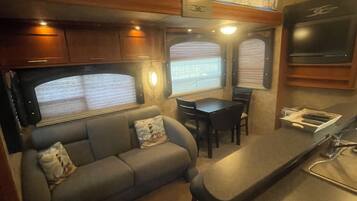 Smart TV, fireplace, stereo