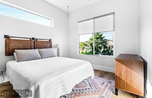 4 室のベッドルーム、デスク、WiFi (無料)、ベッドシーツ