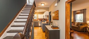 2 King Beds! Center of town! Pet friendly