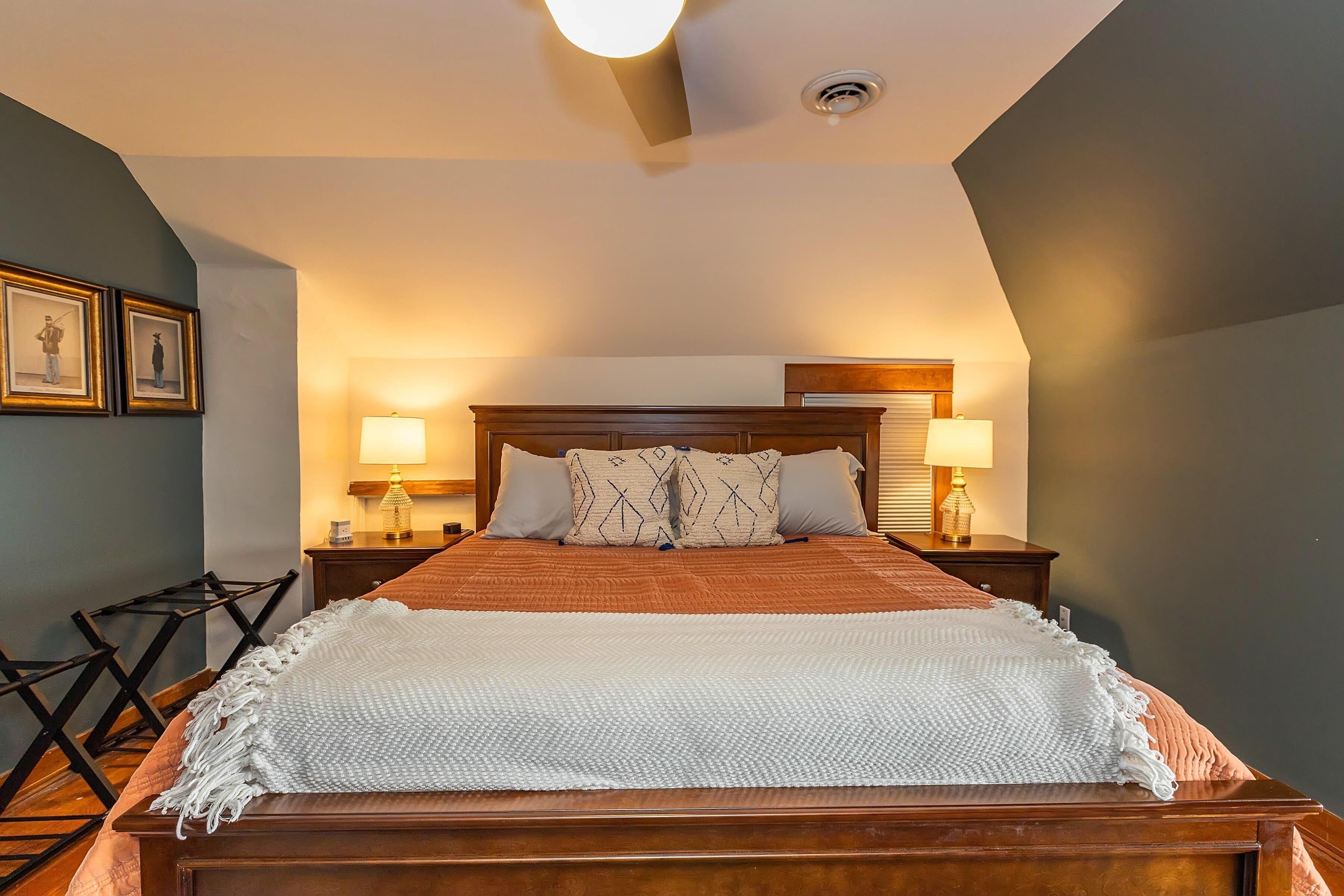 3 makuuhuonetta, työpöytä, silitysrauta/-lauta, ilmainen Wi-Fi