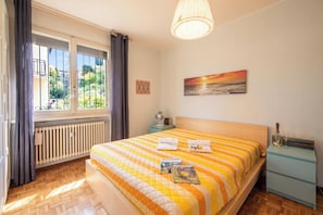 2 Schlafzimmer, Schreibtisch, Internetzugang, Bettwäsche