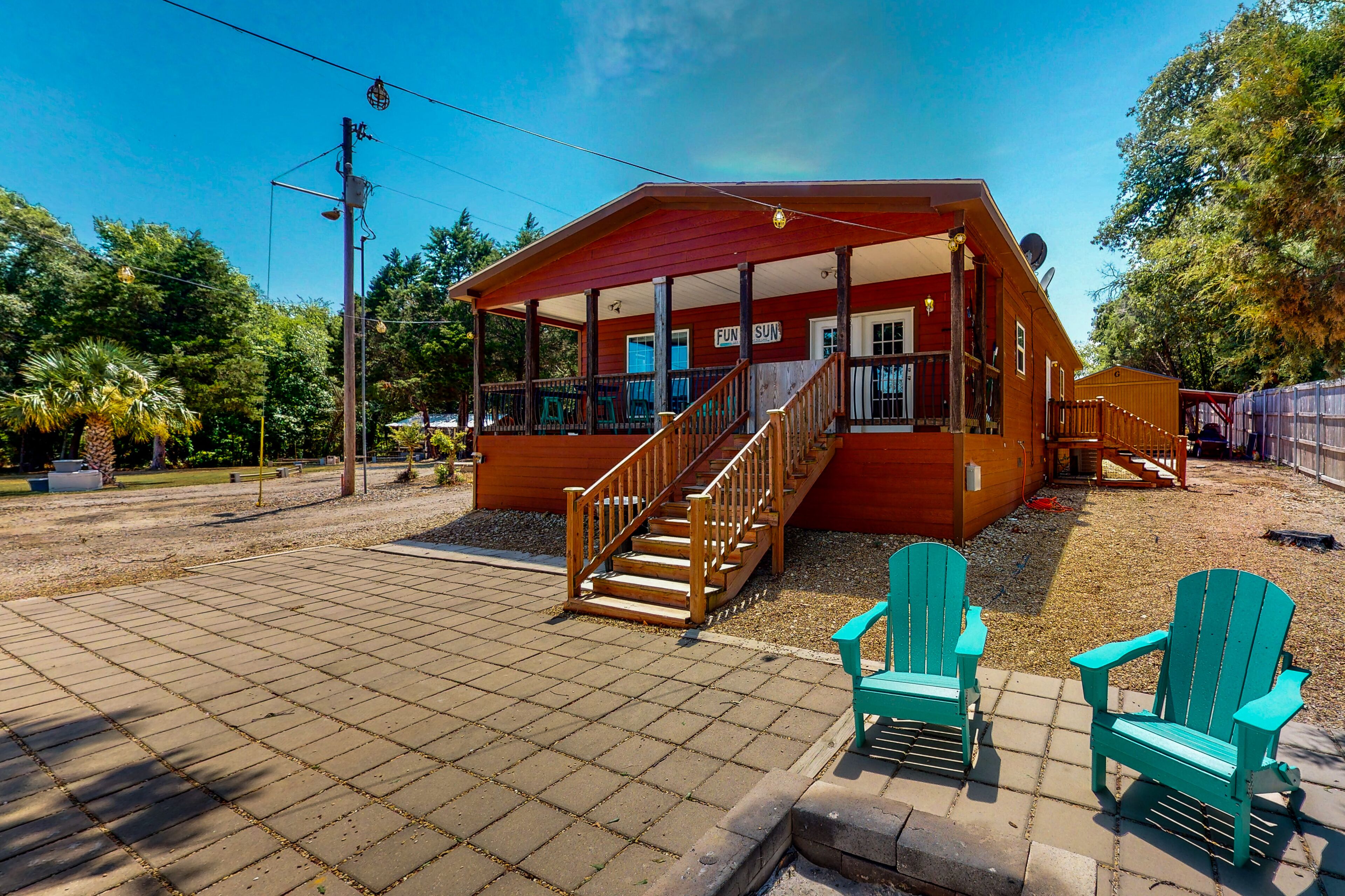 Lakeside Rahndezvous | House in Kemp