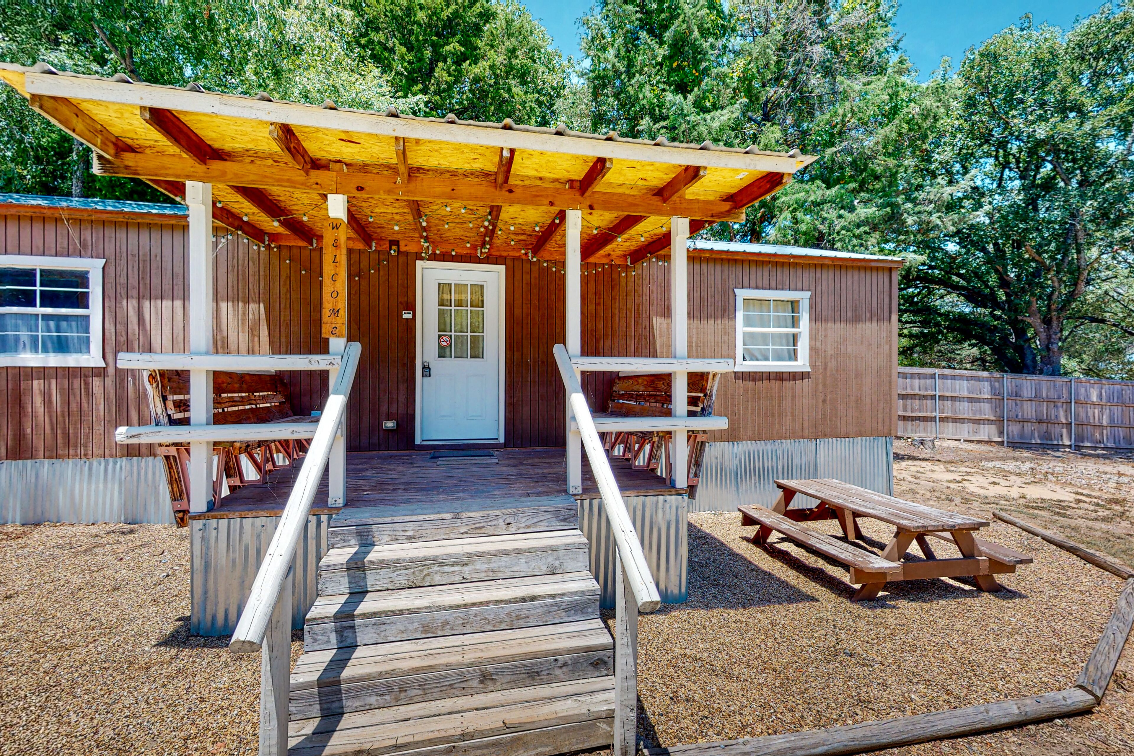 Landyn's Lakeside Lodge | Guesthouse in Kemp