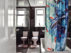 Haartrockner, Handtücher, Seife, Toilettenpapier