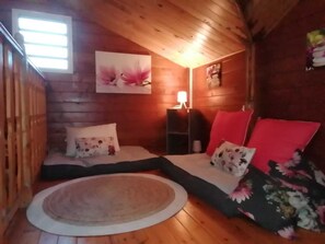 4 chambres, fer et planche à repasser, accès au Wi-Fi (inclus)