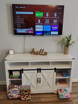 Game room - Family Friendly Home~Pets Welcome-Fenced Yard (Clarksville)