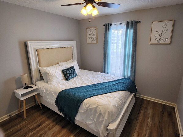 3 bedrooms, desk, iron/ironing board, free WiFi