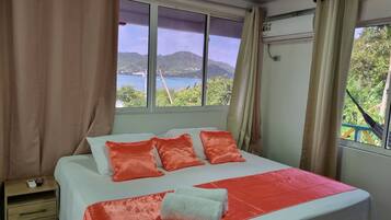 1 bedroom, bed sheets