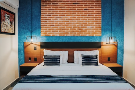 Traditional Room | 1 bedroom, in-room safe, free WiFi, bed sheets