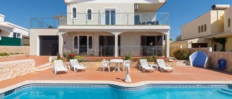 4 عدّة غرف نوم