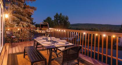 Modern Cabin-Stunning Fall Views-Hot Tub-Game Room-FirePit-Pet Friendly!