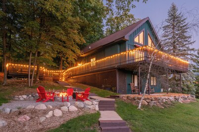 Modern Cabin-Comm Pool-Mtn Views-Private Hot Tub-Game Room-Family & Pet-Friendly