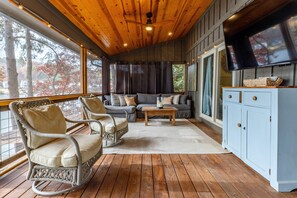 Smart TV, fireplace, ping pong