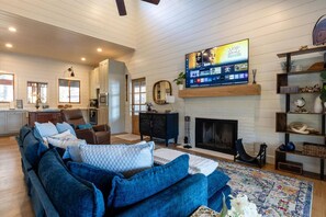 Smart TV, fireplace, ping pong