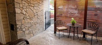 Large 2 Bed 2 Bath w/ Parking & Private Entrance