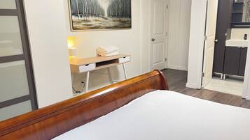 2 bedrooms, desk, iron/ironing board, travel cot