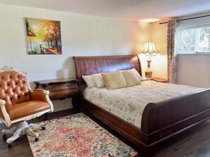 2 bedrooms, desk, iron/ironing board, travel cot