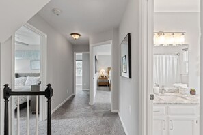 5 habitaciones, escritorio, tabla de planchar con plancha y wifi gratis 